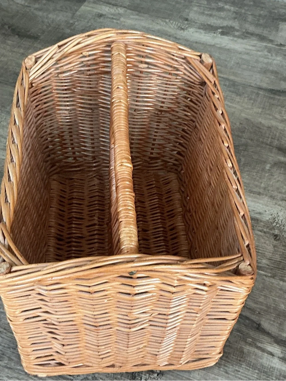 Vintage Wicker Magazine Rack Divided Storage Basket Boho Rattan Vinyl Holder 16”